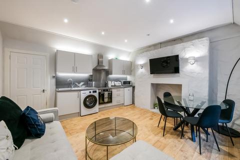 2 bedroom flat for sale, The Cross, Crieff PH7