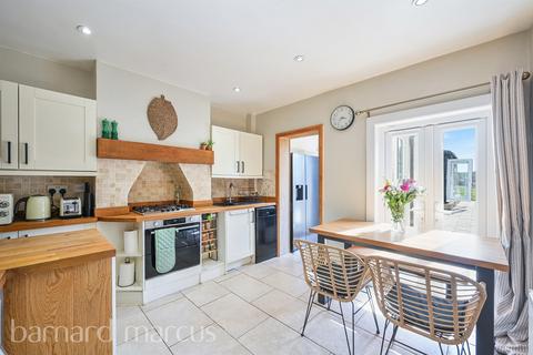 2 bedroom detached house for sale, Leatherhead Road, Chessington