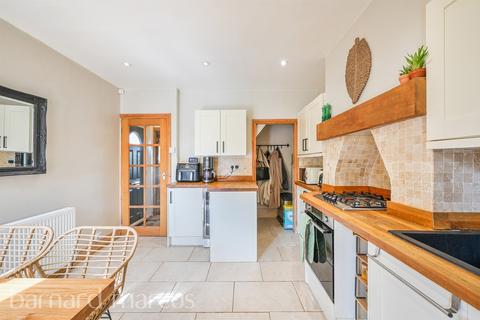 2 bedroom detached house for sale, Leatherhead Road, Chessington