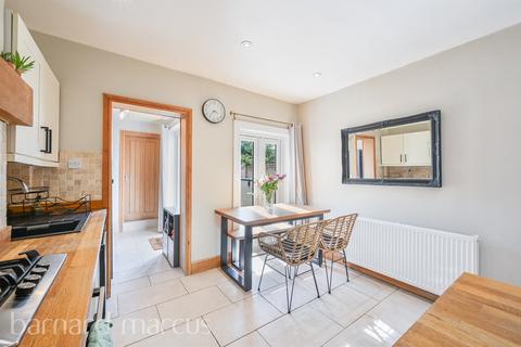 2 bedroom detached house for sale, Leatherhead Road, Chessington