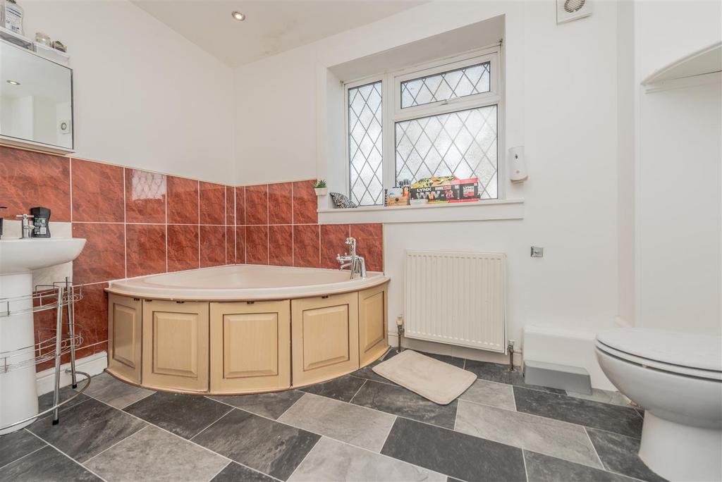 Bathroom / WC: