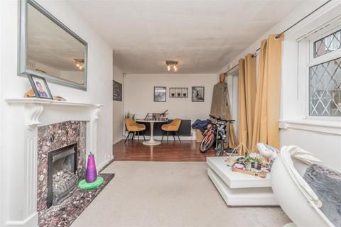 3 bedroom semi-detached house for sale, Wellstone Gardens, Bramley, Leeds