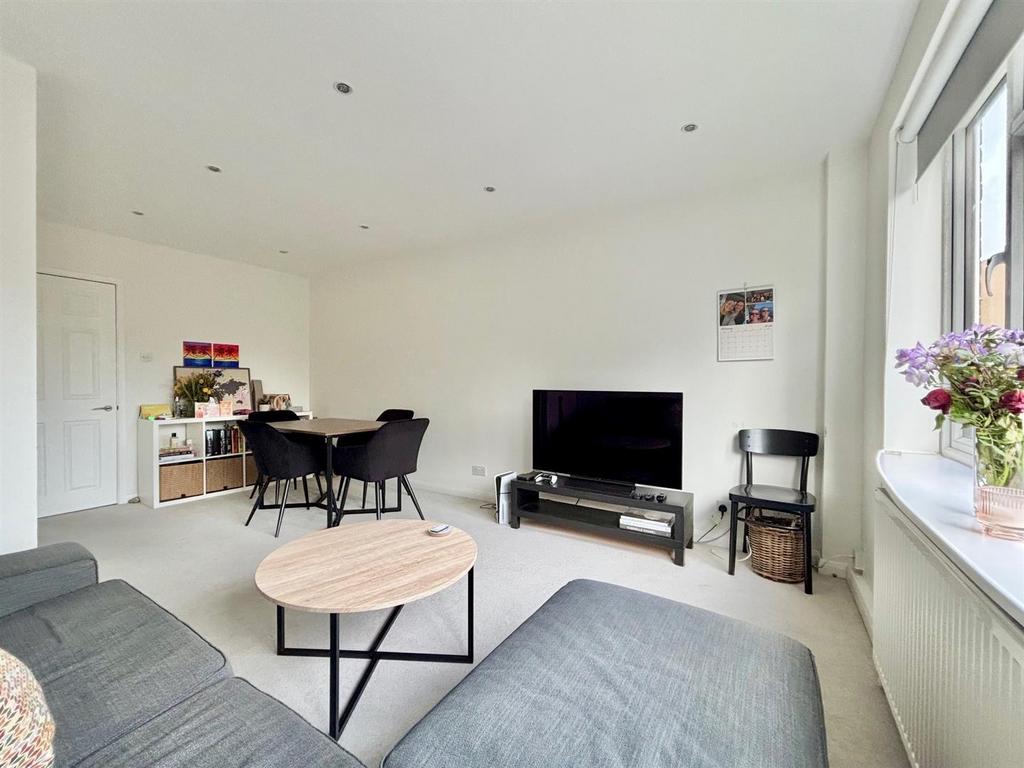 Sitting / dining room
