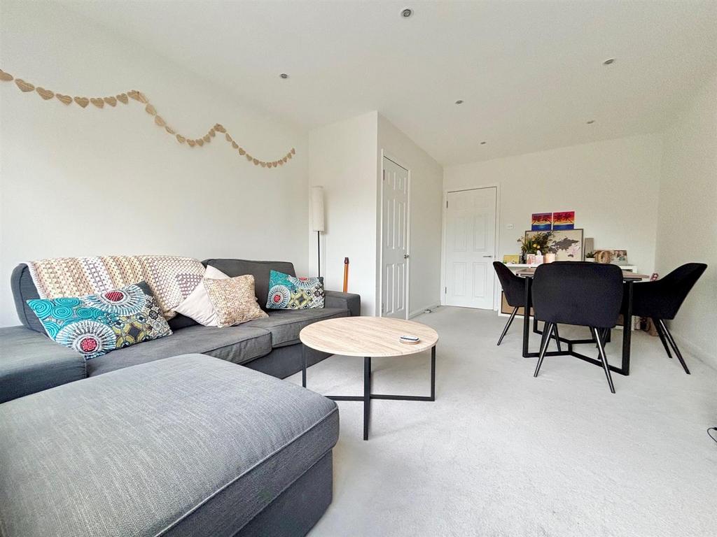Sitting / dining room