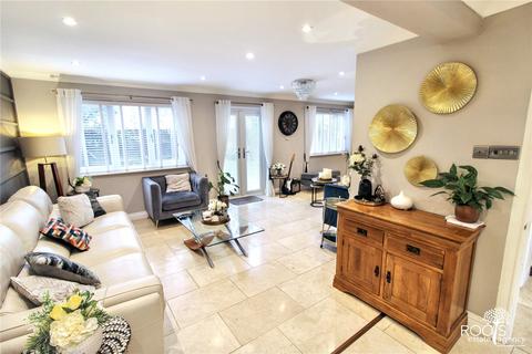4 bedroom detached house for sale, Corderoy Close, Berkshire RG19