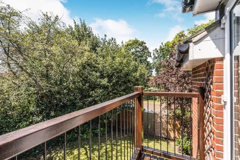 2 bedroom flat to rent, Warsash Road, Southampton, SO31
