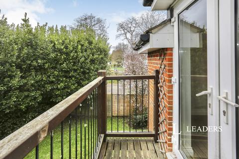 2 bedroom flat to rent, Warsash Road, Southampton, SO31