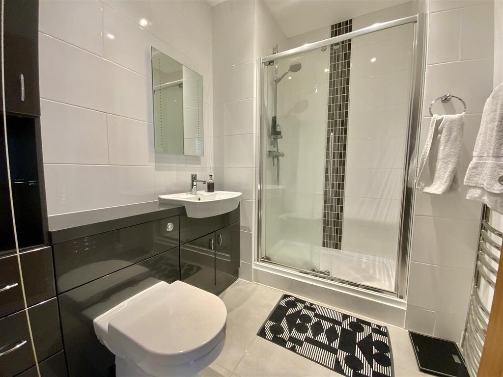 Bedroom 1 - Ensuite