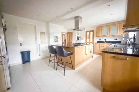 5 bedroom detached house for sale, Wollescote Drive