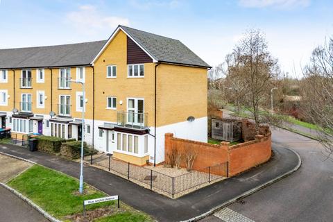 4 bedroom end of terrace house for sale, Milton Road, Milton Keynes MK10