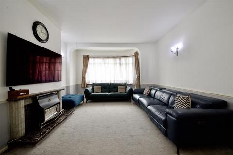 3 bedroom house for sale, Dereham Road, Barking IG11