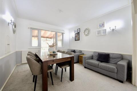 3 bedroom house for sale, Dereham Road, Barking IG11