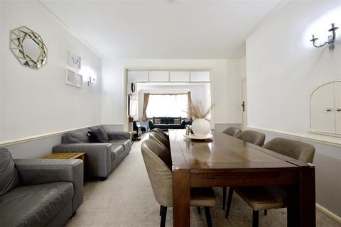 3 bedroom house for sale, Dereham Road, Barking IG11