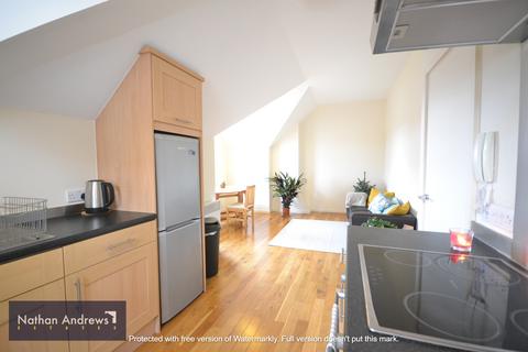 2 bedroom flat to rent, Wolverton Gardens, London W5