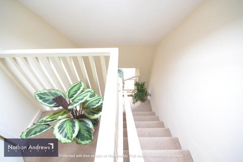 2 bedroom flat to rent, Wolverton Gardens, London W5