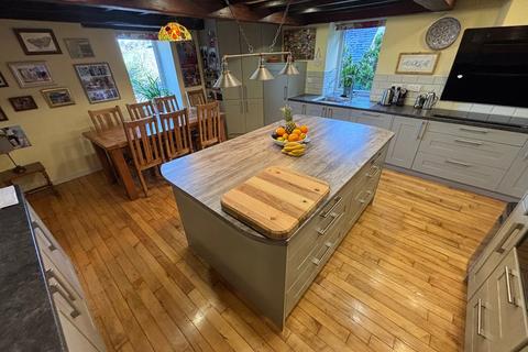undefined, Llanybydder, SA40