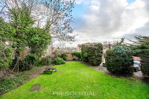 2 bedroom flat for sale, Petersen Court Lower Road, Loughton IG10
