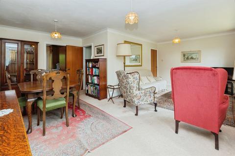 3 bedroom detached house for sale, Langdon Avenue, Aylesbury