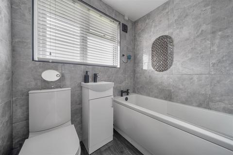 3 bedroom end of terrace house for sale, Long Handstones, Bristol