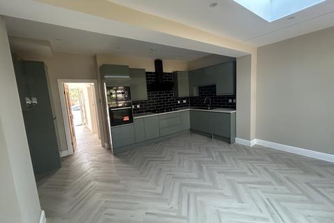 3 bedroom terraced house for sale, Lowbrook Road, ILFORD IG1