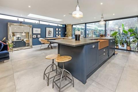 undefined, Wolseley Gardens, London W4