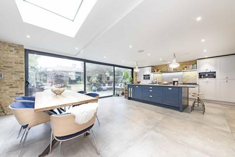 undefined, Wolseley Gardens, London W4
