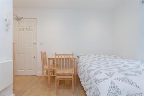 Studio to rent, St Petersburgh Pl, London W2