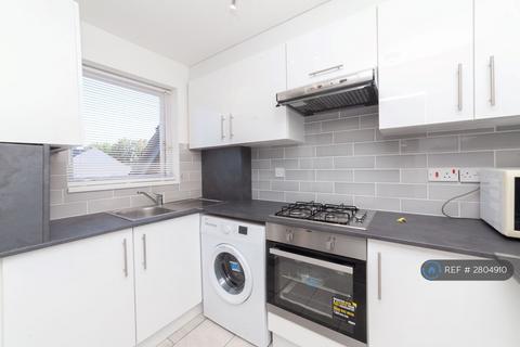 2 bedroom flat to rent, Wrens Court, London, E13