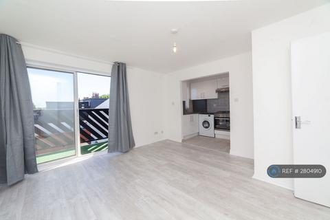 2 bedroom flat to rent, Wrens Court, London, E13