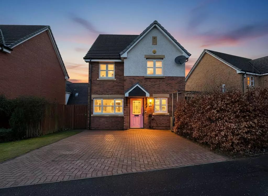 4 bedroom detached house for sale - Photo 3