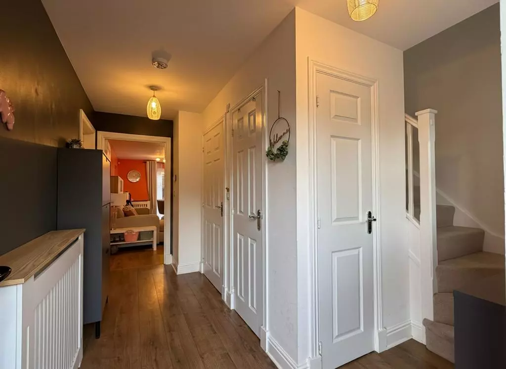 4 bedroom detached house for sale - Photo 5