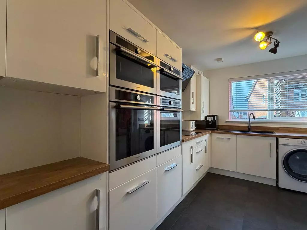 4 bedroom detached house for sale - Photo 17