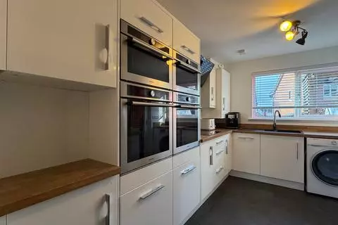 4 bedroom detached house for sale - Photo 16