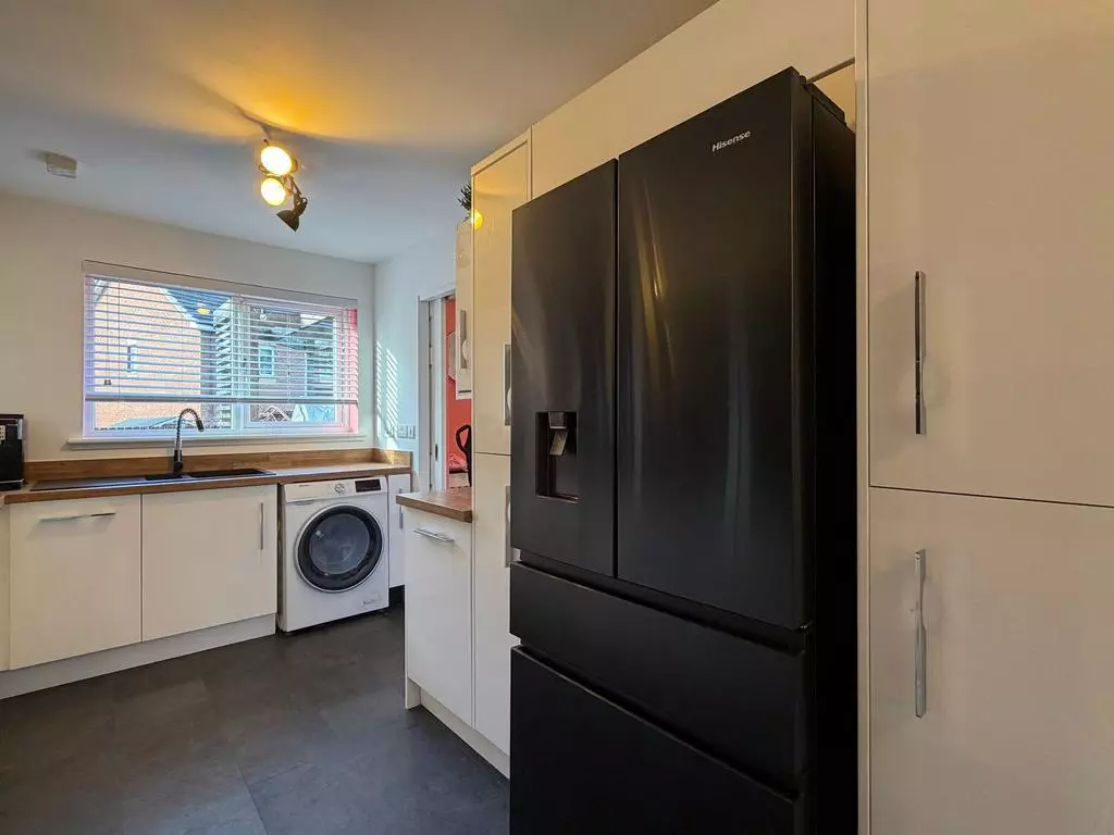 4 bedroom detached house for sale - Photo 20