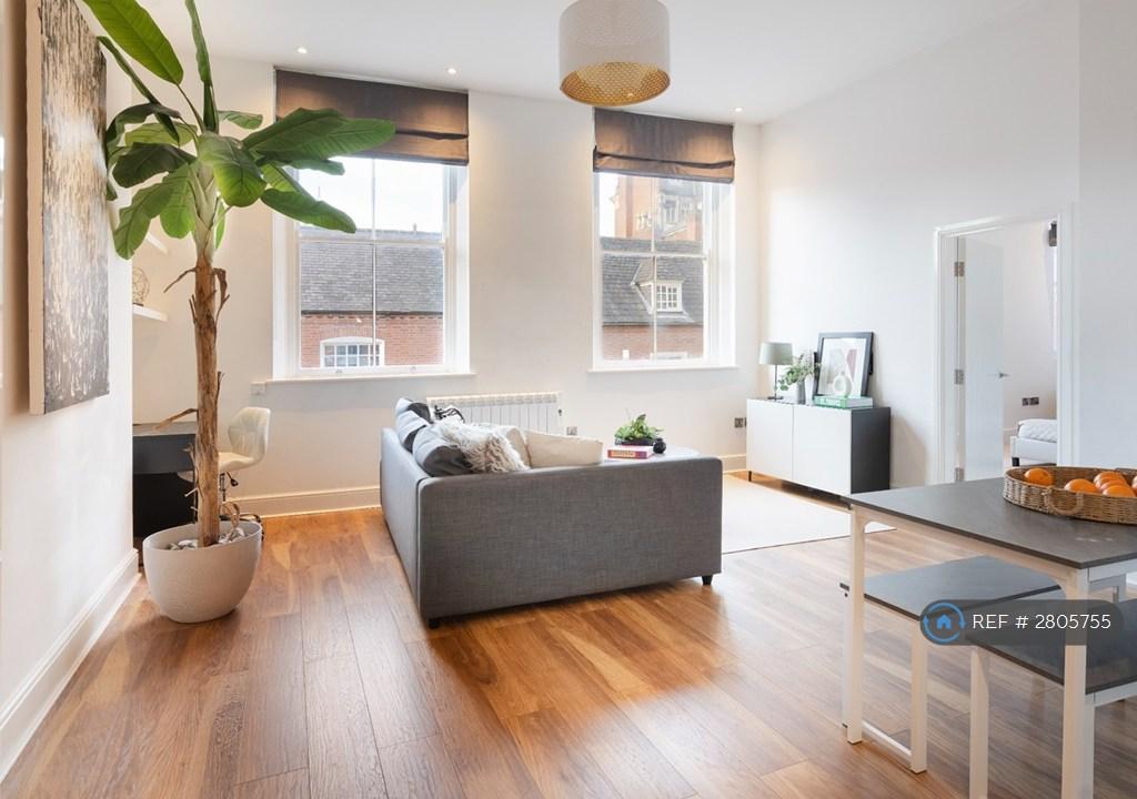 Spacious Living With Room To Unwind ????