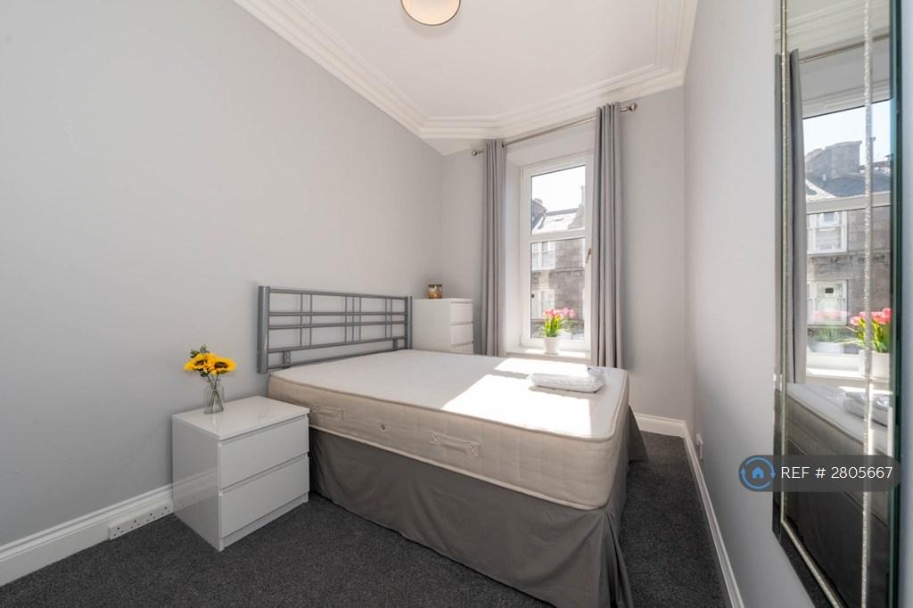 Double Bedroom With New High Gloss Furniture