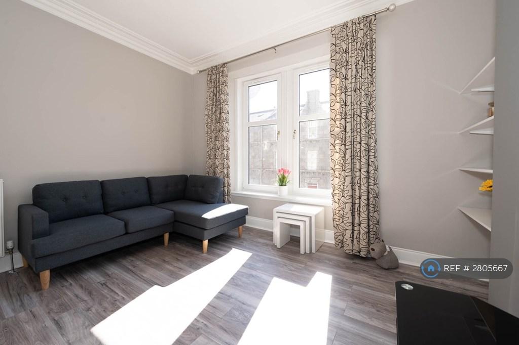 Bright Lounge And Warm Flat