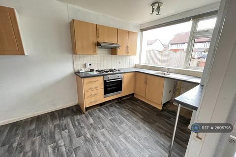 3 bedroom terraced house to rent, Huddleston Close, Wirral, CH49