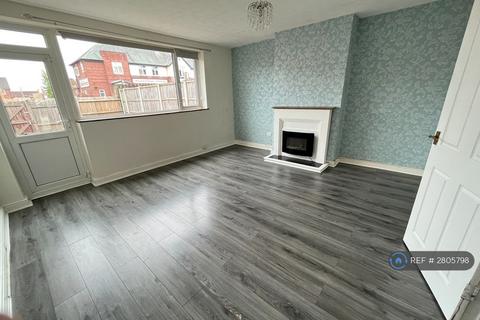 3 bedroom terraced house to rent, Huddleston Close, Wirral, CH49