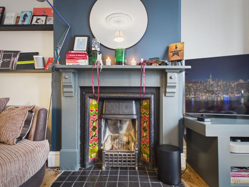 Lounge (Fireplace)