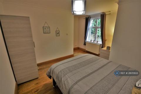 1 bedroom in a house share to rent, Lawn Lane, Chelmsford, CM1