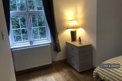 1 bedroom in a house share to rent, Lawn Lane, Chelmsford, CM1