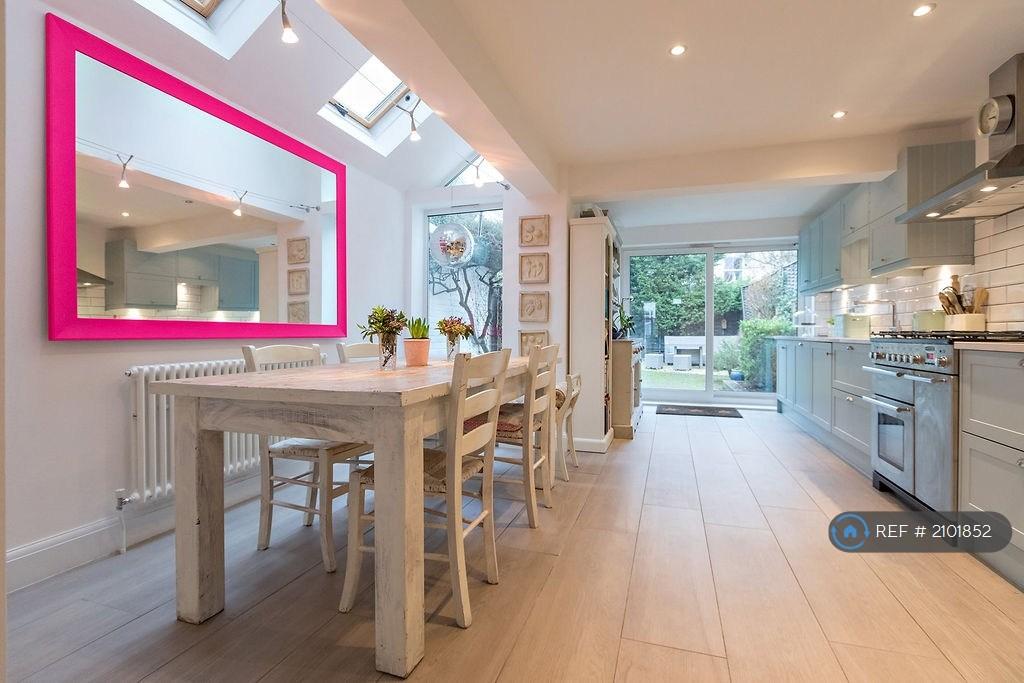 Kitchen/Dining Area