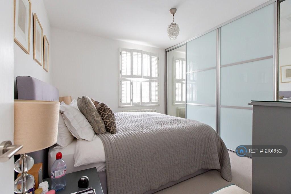 Main Bedroom Fitted Storage