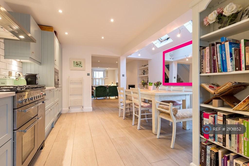 Kitchen/Dining Area