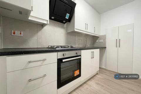 1 bedroom flat to rent, Kesteven Close, Hainault, IG6