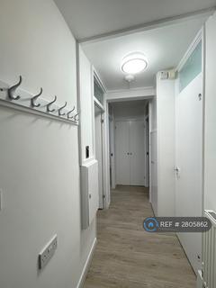 1 bedroom flat to rent, Kesteven Close, Hainault, IG6