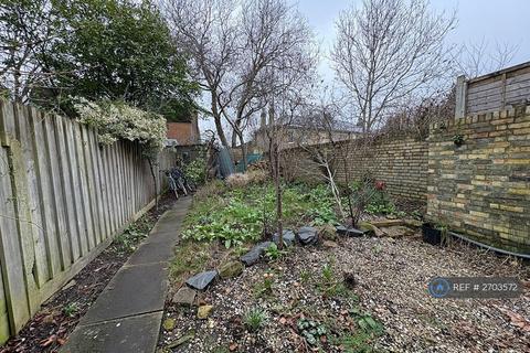3 bedroom terraced house to rent, Drosier Road, Cambridge, CB1