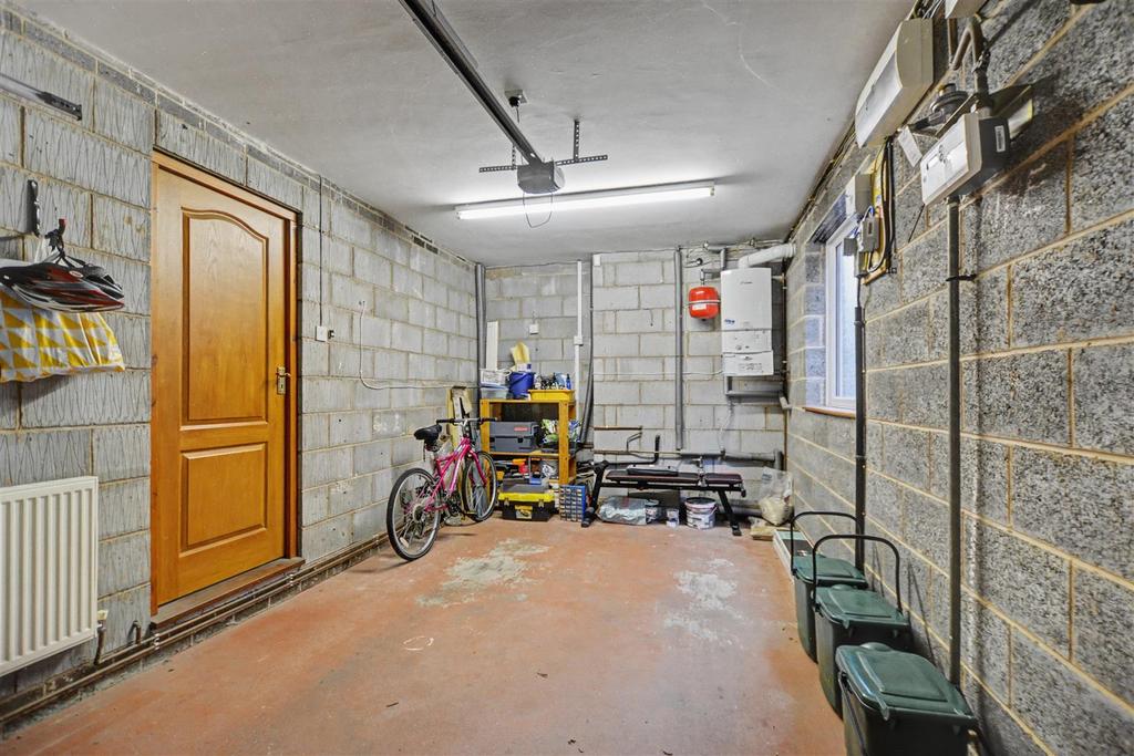 Garage 1.jpeg