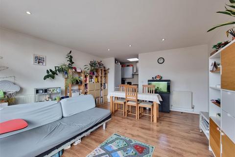 2 bedroom flat for sale, Cambridge Road, Barking